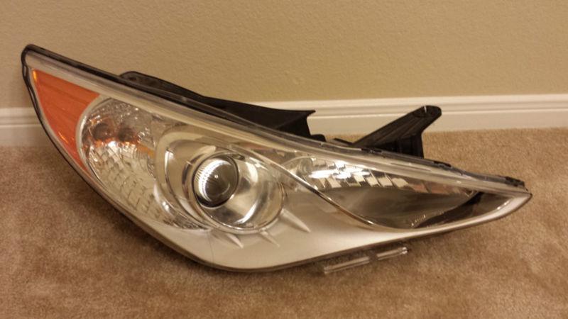 2011-2012 hyundai sonata rh passenger side halogen headlight oem 921023q000