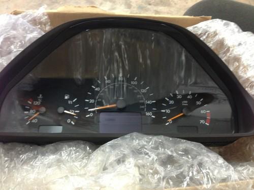 Mercedes benz 2001-02 instrument cluster  69,574 miles