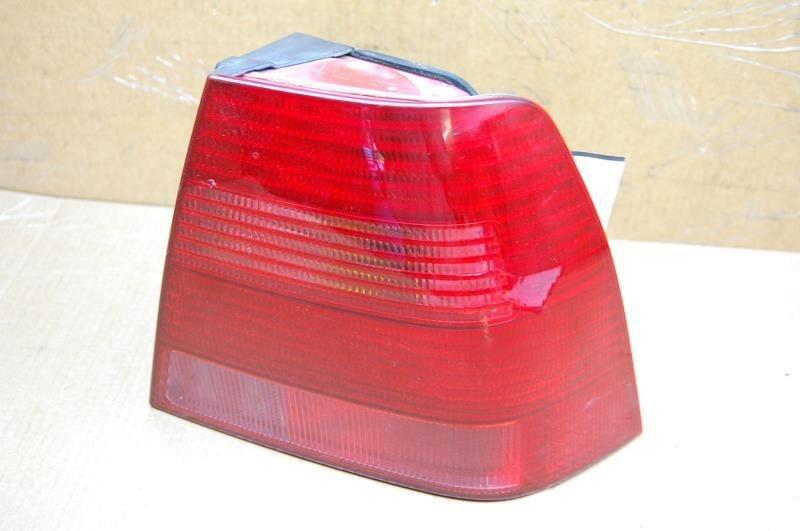 99 00 01 02 03 vw jetta right tail light sedan 1j5 945 096 s