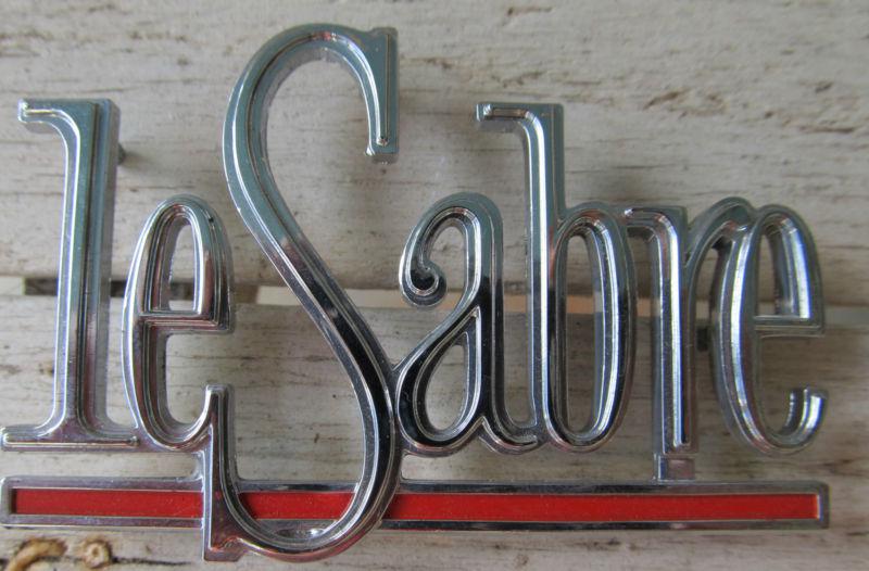 Nos 1966 buick lesabre emblem gm pn 7580914 new old stock