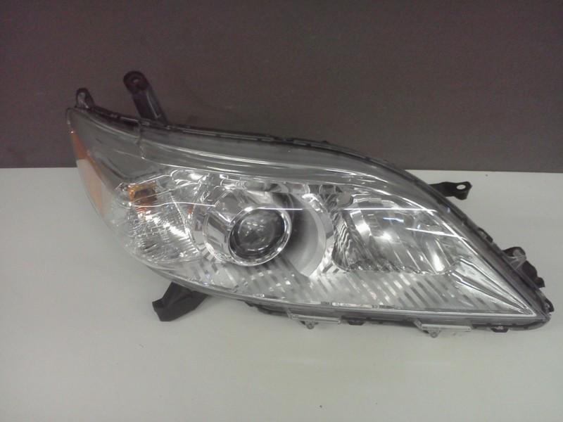 11 12 toyota sienna  right headlight headlamp used oem 