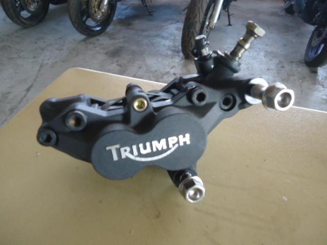 2001 triumph tt 600 front wheel rim brake caliper right side