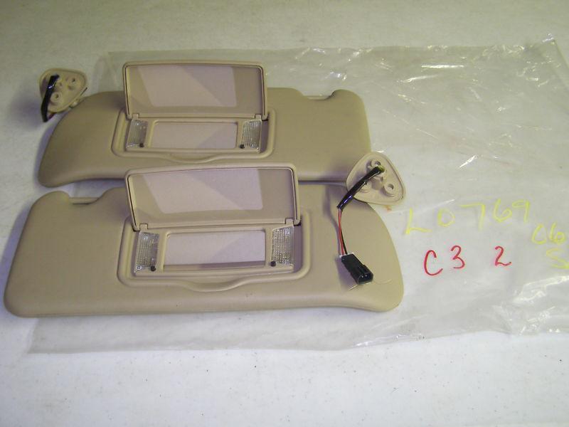 2006 cadillac srx sun visors sunvisors  tan  vinyl oem