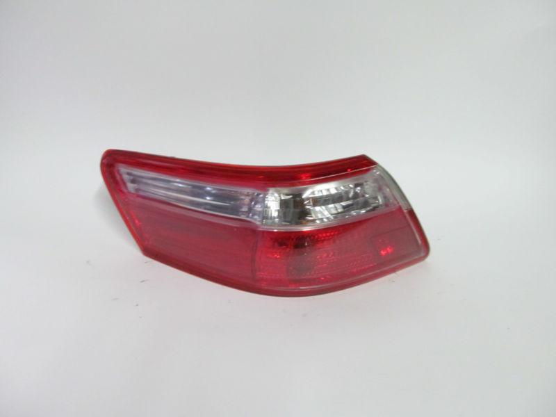 07 08 09 toyota camry oem left tail light nice!