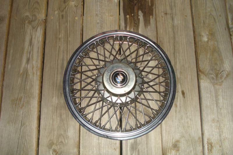 (1) vintage used 1980's buick hubcap