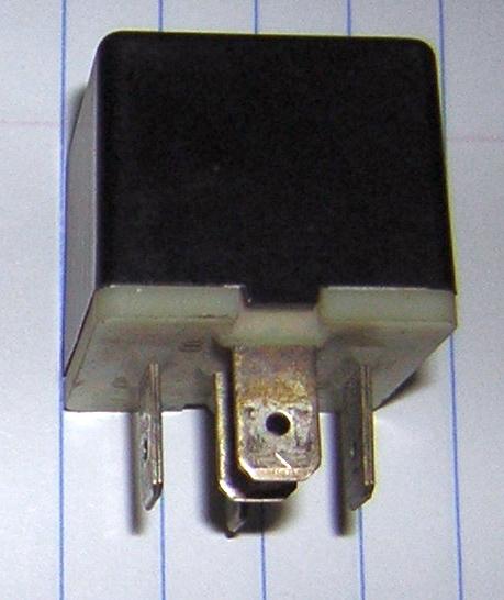 Relays - 56006707 68832c - black - 5 prong 