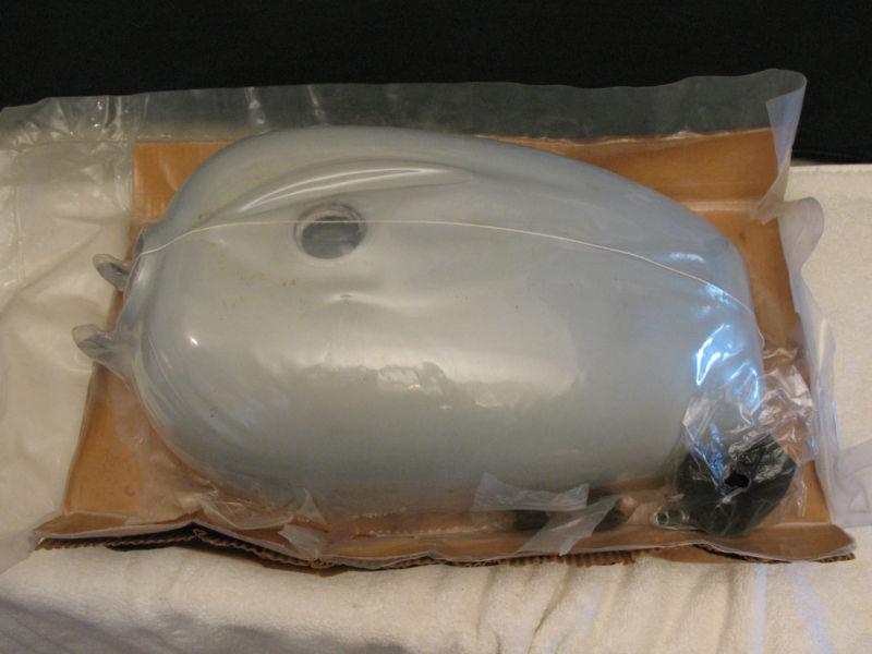 Harley-davidson nos part no. 61215-83 fx, fxe, fxe-80 superglide gas fuel tank