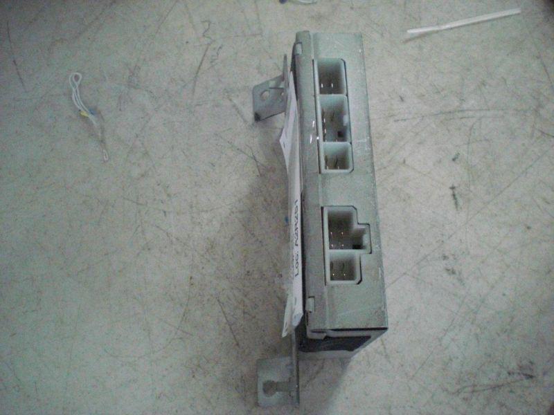 92 93 94 nissan maxima 28570 85e10 seatbelt control module unit chassis ecm