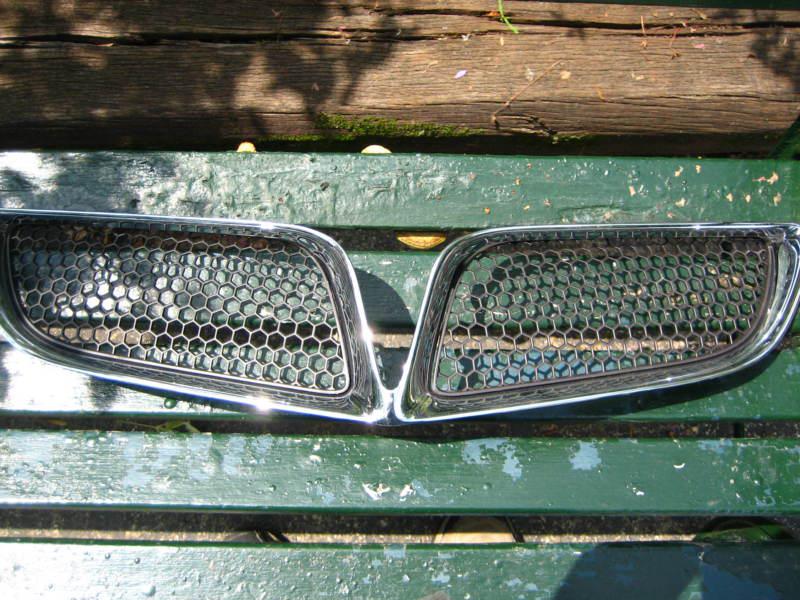 00-05 pontiac bonneville front black w/ chrome trim grille insert set pair