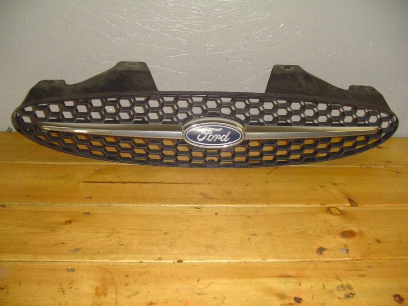 Ford taurus front grille assembly