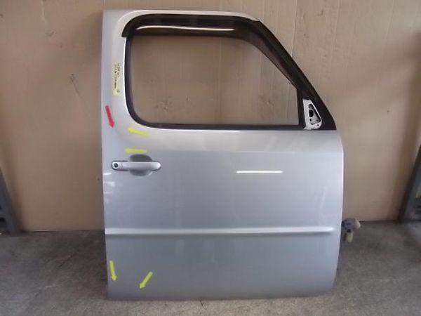 Nissan cube 2003 front right door assembly [6213100]