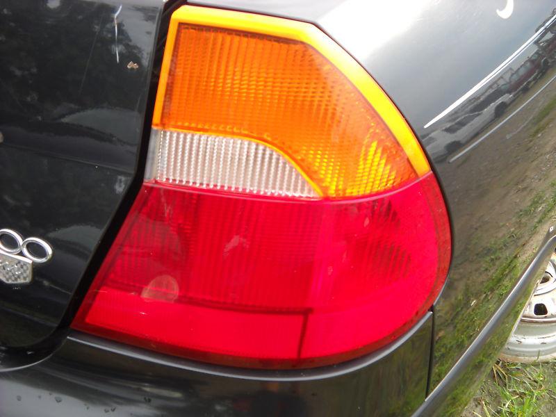 Right taillight 1999 2000 chrysler 300m 