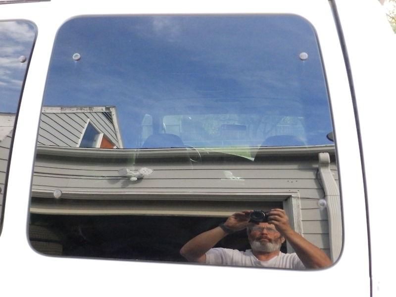 Ford econoline & club wagon right rear back door stationary (fixed) window glass