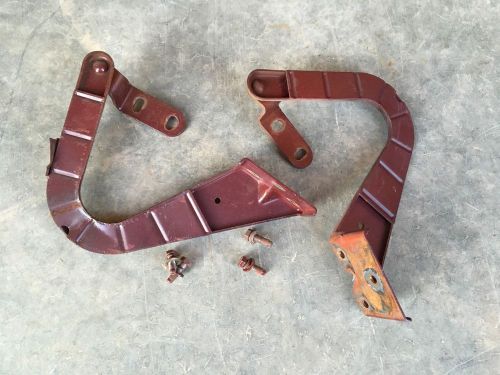 Triumph tr6, original rear trunk hinges