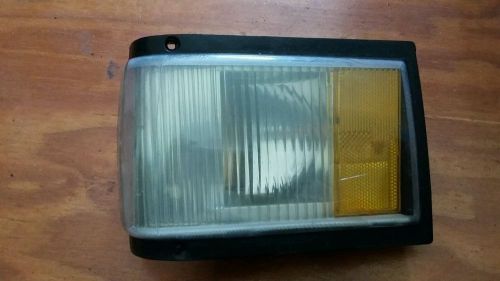 85-88 deville fleetwood left corner park light lamp turn signal bumper mounted