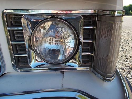 &#039;75&#039;76&#039;77 ford granada left head light bezel/corner light/ lense oem