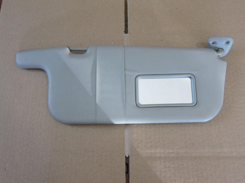 Toyota corolla chevrolet prizm sunvisor sun visor gray passenger side 1998-02