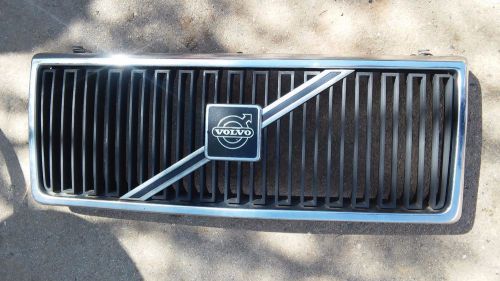 Nice volvo 1986-1993 240 gl dl grille oem ipd