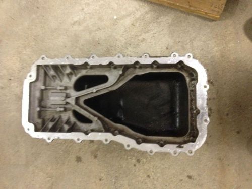 Chrysler town &amp; country / dodge caravan oil pan 2008-2010