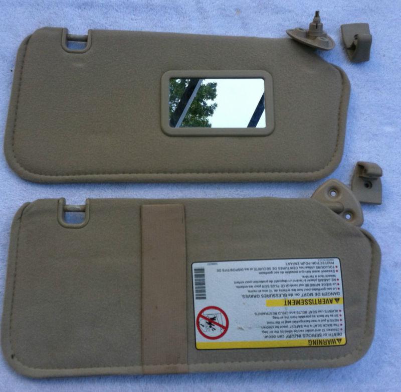 96 97 98 99 00 01 02 saturn s series sun visors rh and lh set tan with clips