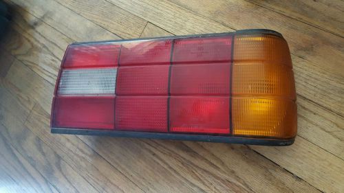 1987, 1988 bmw 325 tail light part #1 385 382