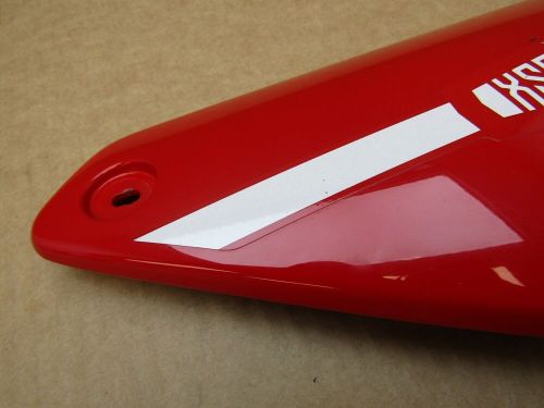 Yamaha xsr 125 (mtm 125) 2022 1,410 miles right lower seat panel red (13896)