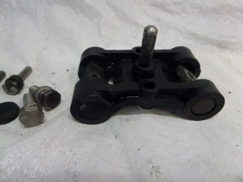 1986 mariner 60hp 3-cyl cowl hinge bracket assy 90980 outboard boat motor