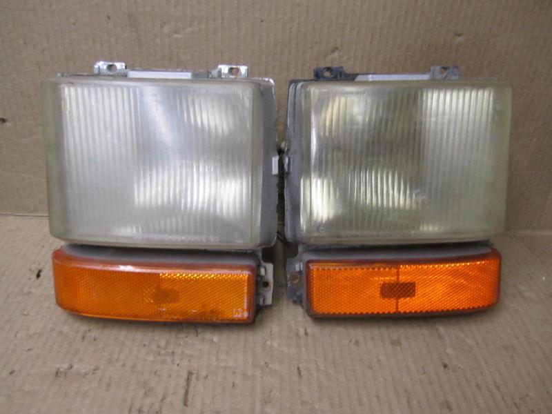 Cadillac deville 80-84  fleetwood rwd 80-89 brougham corner light set rh & lh