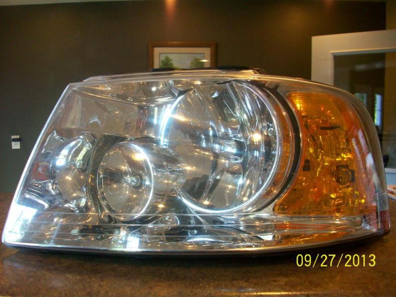 Oem left headlight 03-06 ford expedition