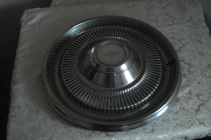 (1) one  15"  inch chevy hubcap