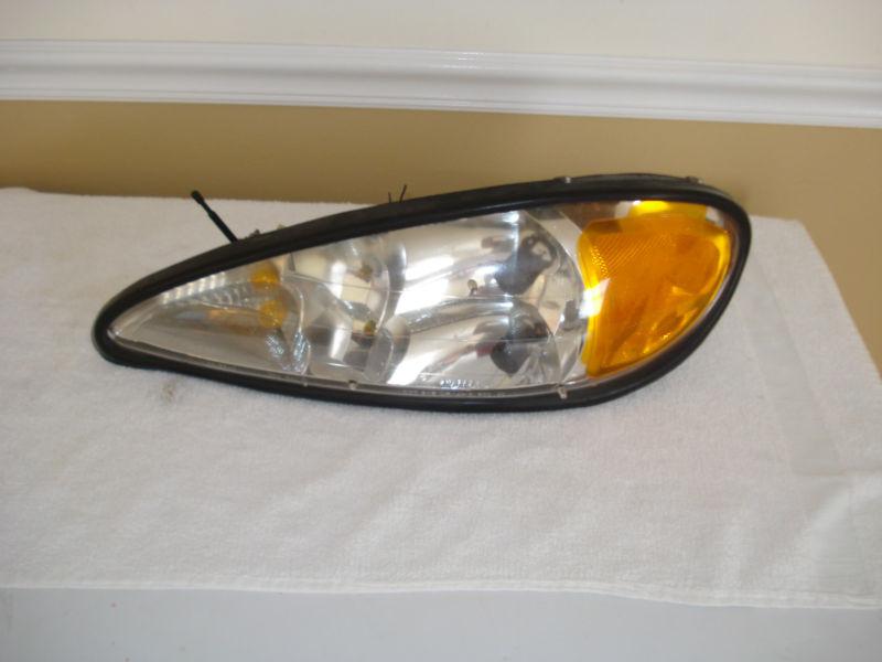 99 00 01 02 03 04 05 grand am left drivers side headlight (fits 01 grand am)