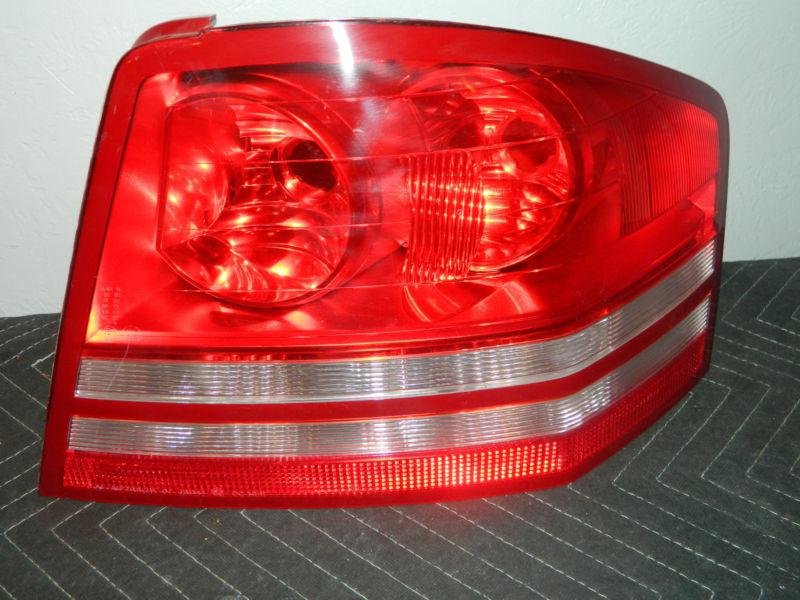 Oem 2008-2010 dodge avenger right/  passenger side tail light assembly 