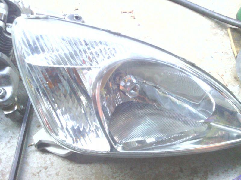 2001  toyota prius passenger right side headlight lamp