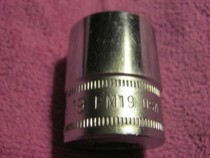 Snap on 3/8" drive 19mm socket. 12 point shallow. oal 1 1/8". fm19. used but vgc