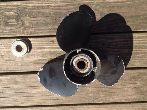 Solas 3-blade boat prop from volvo penta sx drive 19 spline 14.3x21 used 40 hrs