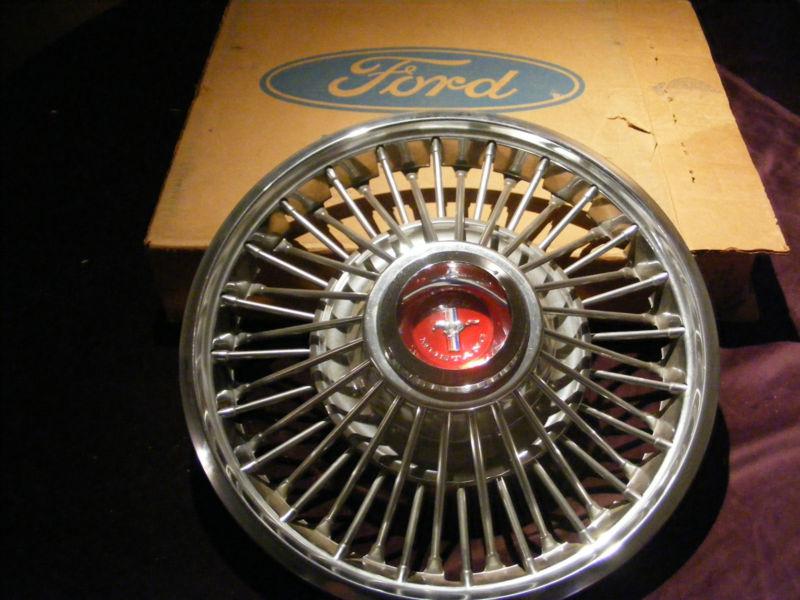 1967 mustang spoke hub cap ...nos >>>oem<<< with red center emblem