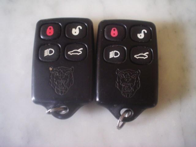 Lot of 2 jaguar xkr xj8 xjr keyless entry remotes fcc # k8597t315, pair