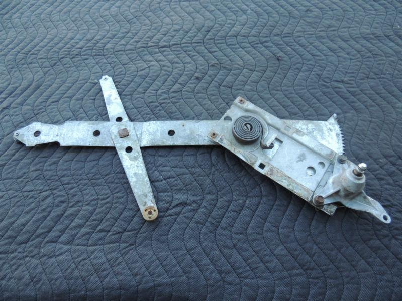 C3 corvette right door regulator 