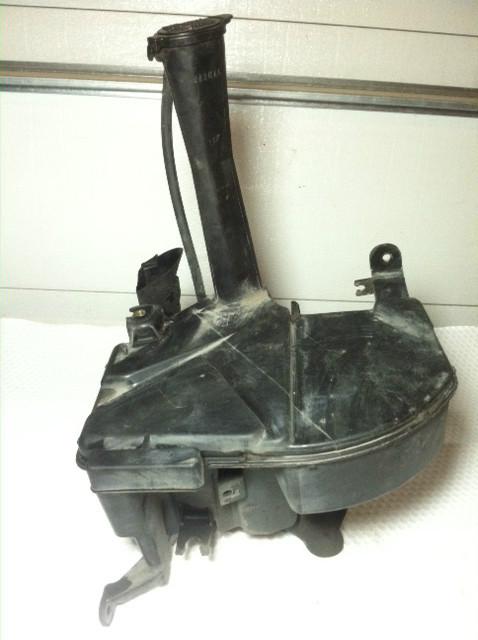 01-05 lexus is300 windshield wiper reservoir w/ motor oem complete