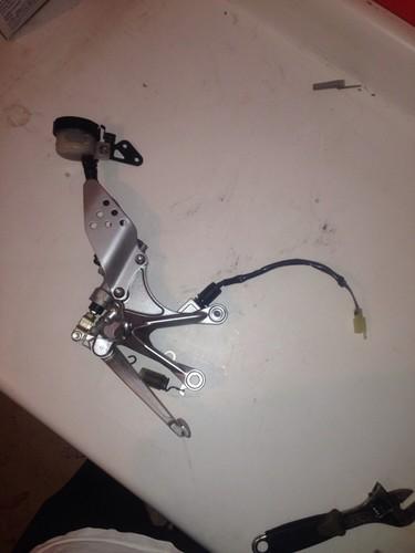 2005 2006 zx6r 636 ninja right rearset oem rear set brake peg complete nice!