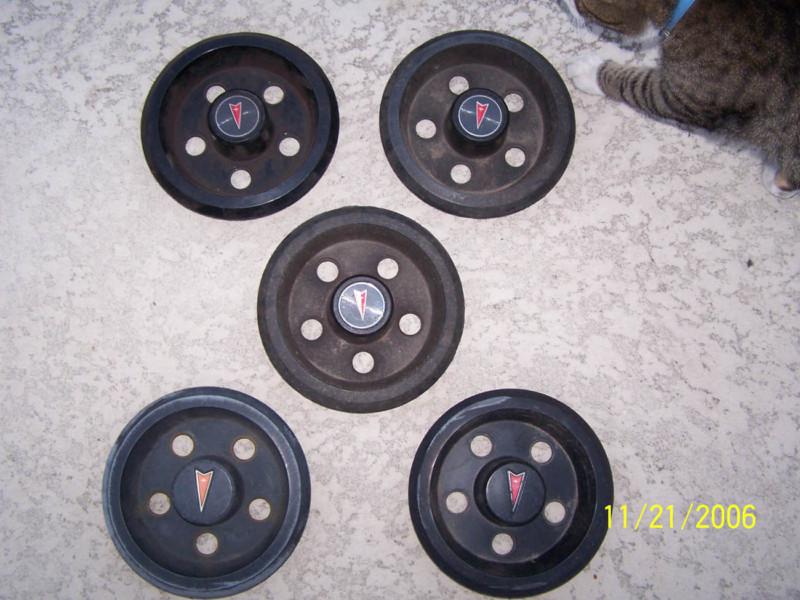 Set of five 1982-83 pontiac 6000 center caps hubcaps