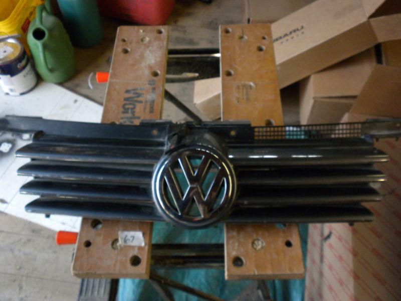 2004 volkswagen jetta grille o.e.m.