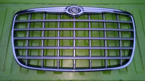 Chrysler 300 front grill, chrome and plastic from a 2007.  fits 2005-2010