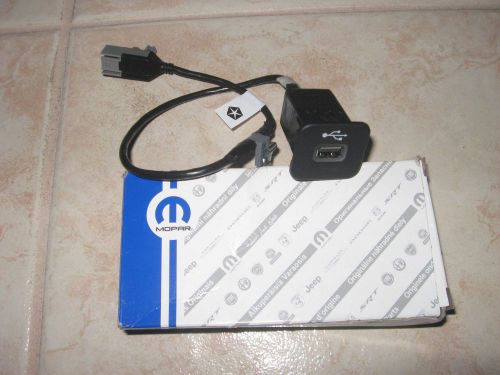 New 68297662aa  usb plug jumper  genuine mopar oem parts