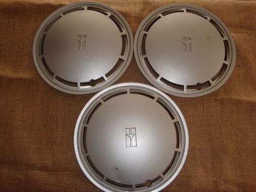 Oldsmobile oem  vintage 14&#034; hub caps (3) good used14102496