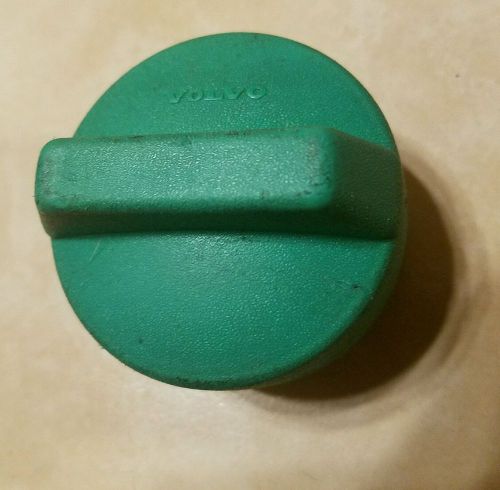 Genuine oem 1979-93 volvo 240 740 940 bertone brick green gas fuel cap 3514227