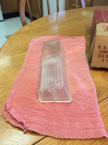 Nos 1957 ford passenger car rh parking lamp lens b7a-13208-a1