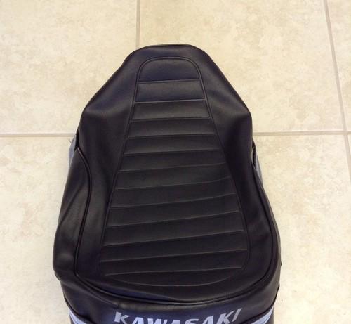 Kawasaki g4 - replacement seat cover silver dyed logo