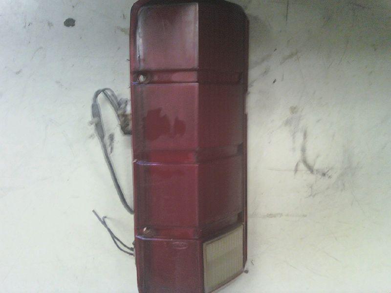 1980-1986 ford f 150 250 350 tail light left side / driver styleside - rectangul