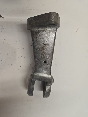 21b33 tiller arm bracket